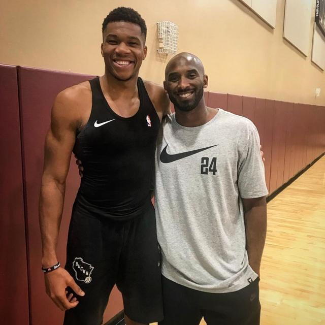 英媒：奥纳纳想回曼联夺回首发，如果不行可能去另一英超球队（英媒：奥纳纳盼回曼联重夺主力，若受阻或转投其他英超球队）