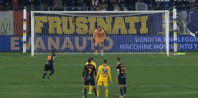 孔帕尼：凯恩和对手的手臂位置几乎一样，这种情况不该判点球